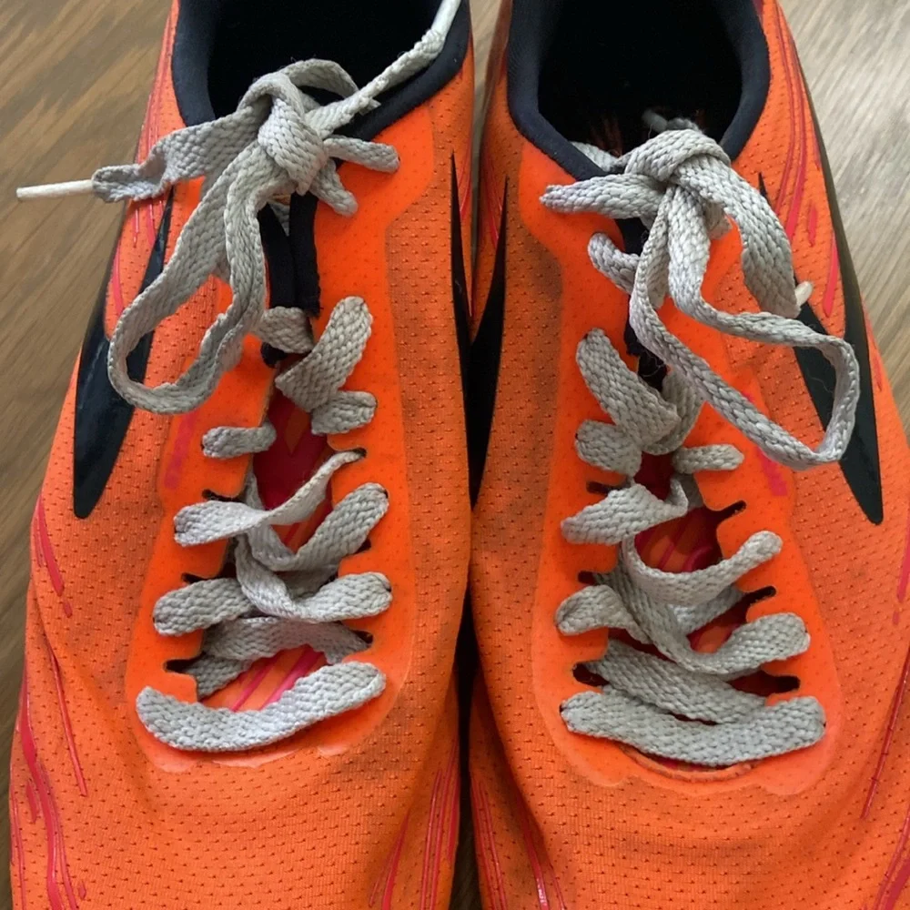 Brooks Men’s Mach 18 Orange Pink Spikeless Outdoor Track Running Spikes